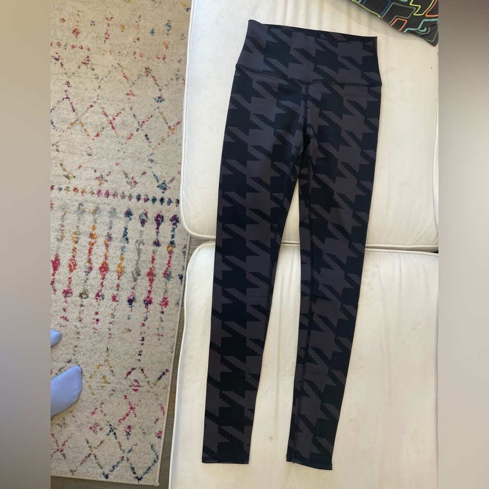 Alo Yoga Houndstooth Print Airbrush Leggings Size S - Picture 5 of 8